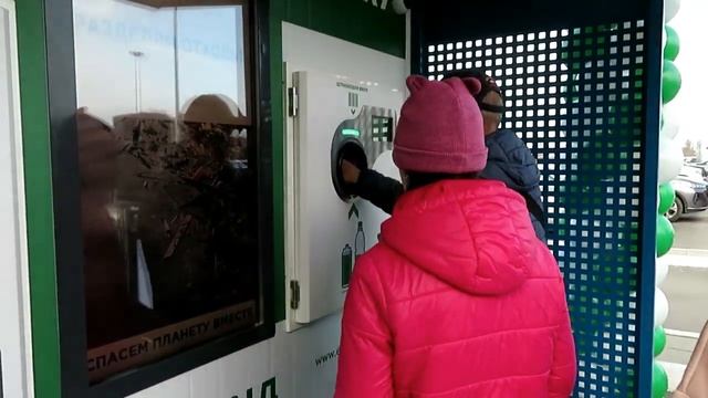 В Новокузнецке открыт первый фандомат ЭкоЛэнда. 21 октября 2023 г. смотреть онлайн