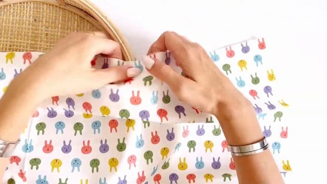 ТКАНЬ ЦВЕТНЫЕ ЗАЙЦЫ НА БЕЛОМ смотреть онлайн