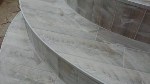 Полукруглые ступени крыльца