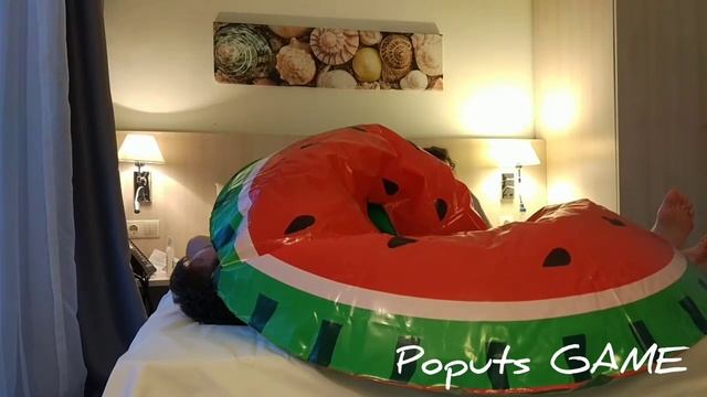 УГАР!! СМЕШНОЕ ВИДЕО!! УПОРСТВО И МУЧЕНИЯ!! ИЛИ ПРОСТО КАК СЛОЖНО НАДУТЬ БОЛЬШОЙ КРУГ БЕЗ НАСОСА! смотреть онлайн