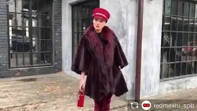 Божественная шубка-кимоно из норки с воротом из лисы «Бургунди» смотреть онлайн