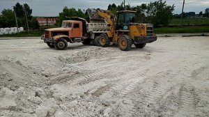 Работа на фронтальном погрузчике Foton Fl  936 f (напарник КРАЗ 256 б:) )