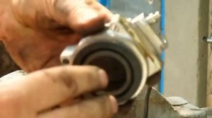 КАК ЗАМЕНИТЬ ПЕРЕДНИЙ ТОРМОЗНОЙ ЦИЛИНДР ВАЗ-2101-2107.