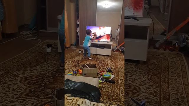 Танцы под макарену из мультфильма Монстры на каникулах 3