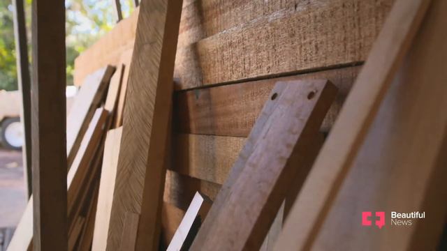 This man’s trash is for your lounge | Beautiful News смотреть онлайн