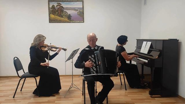 И.С. Бах Ария. Трио КамерАнс: О.Штрауб-скрипка, В.Романюк-аккордеон, Н.Романова-фортепиано. смотреть онлайн