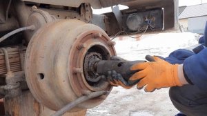 Бескамерки на ЗиЛ-4514, снимаю тормозной барабан, примеряю диски R-19,5 ( часть 1)