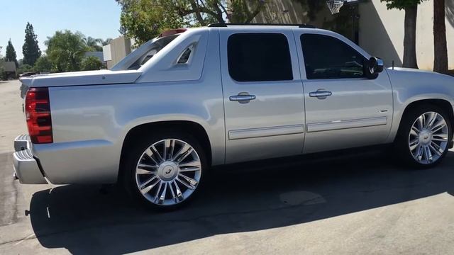 2011 Chevrolet Avalanche with a Crown Suspension 2/4 Lowering Kit смотреть онлайн