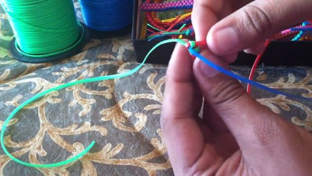 How to make a Triangle Stitch Lanyard смотреть онлайн
