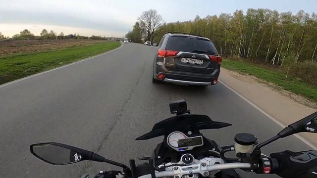 Проветрились со стритом V4. Ducati Streetfighter V4 Vs BMW S1000R.