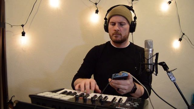 How to Use a Midi Keyboard with a Looper (Without a Computer!) смотреть онлайн