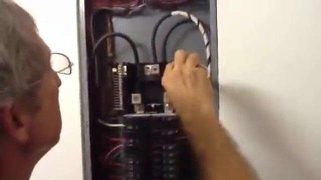 Changing a Breaker in Square D Panel Box смотреть онлайн