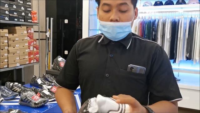 TOKO SEPATU ORI REJECT? ASLI KOK MURAH? SNEAKERS ZONE SURABAYA + TIPS SEPATU смотреть онлайн