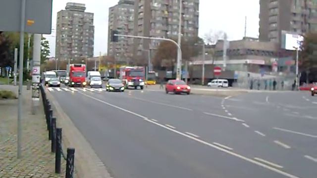 SRw 301[D]71 - Mercedes Benz ATEGO 1226 AF alarmowo przez Plac Grunwaldzki we Wrocławiu смотреть онлайн