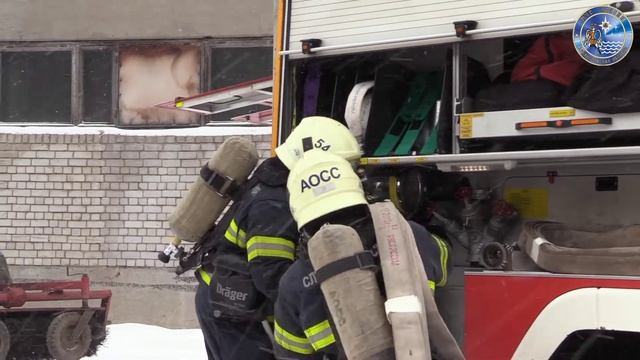 Пожарно-тактические учения на здании автотранспортного цеха "РВК-Архангельск" смотреть онлайн