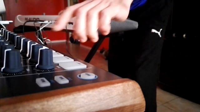 Arturia DrumBrute смотреть онлайн