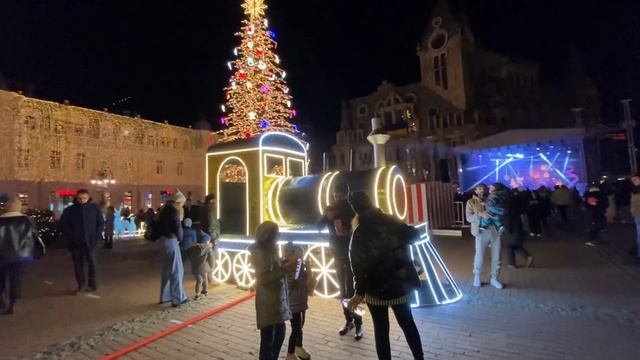 Главная новогодняя ёлка в Батуми за 1 миллион Лари 2023/New Year tree in Batumi for 1 million GEL смотреть онлайн
