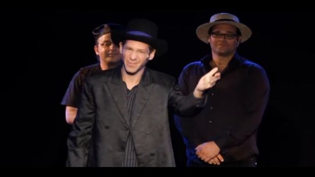 Der mentsh tracht un Got lacht (Man Makes Plans and G-D Laughs) смотреть онлайн