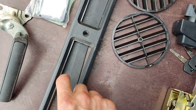 Комплектующие в кабину большую или в польскую ,Трактора МТЗ-82 смотреть онлайн