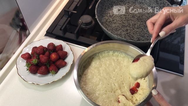 Оладьи дрожжевые на молоке с клубничным соусом и ягодами |Идеальный рецепт пышных оладий смотреть онлайн