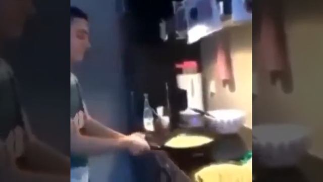 Как переворачивать блины смотреть онлайн