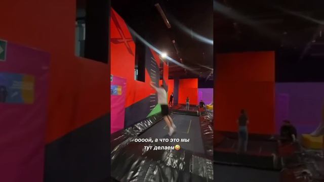 Материнские будни??? Семейные прогулки | Поход на батуты смотреть онлайн