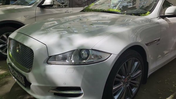 Друг попросил продать "идеальный" Jaguar XJ, пришлось показывать недостатки.