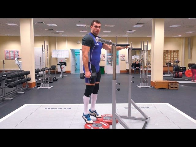 Подъём на носки с гантелей / штангой: 4 варианта смотреть онлайн