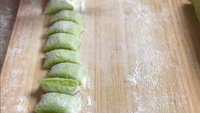 Unbelievably easy and delicious plant based gnocchi at home ! смотреть онлайн