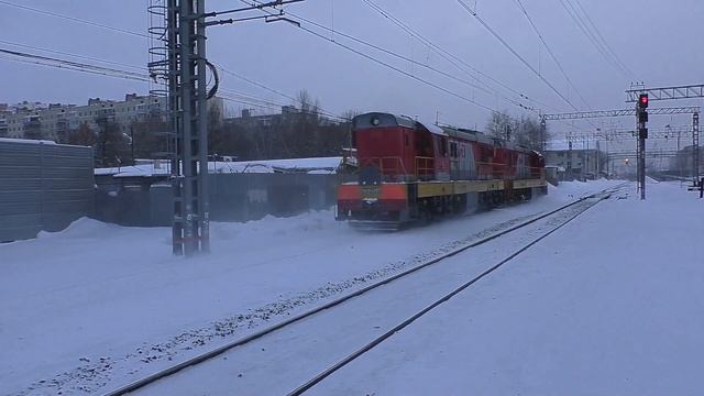 Сплотка тепловозов ЧМЭ3-4024 (ТЧЭ-2)/ЧМЭ3-4707 (ТЧЭ-2) следует резервом по 5-му пути. смотреть онлайн