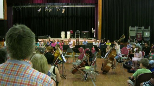 H playing Double Bass in HYM Sinfonia смотреть онлайн