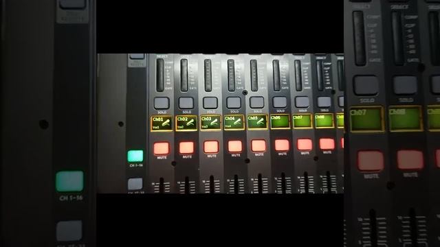Behringer X32 : unboxing and initial set up смотреть онлайн