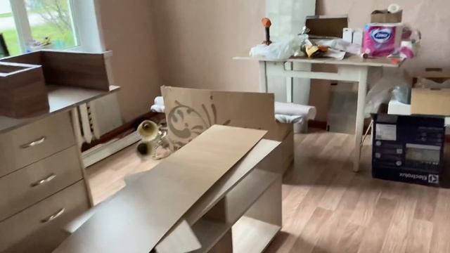 Привезли мебель, собрали кухню. Вся мебель в один цвет. смотреть онлайн