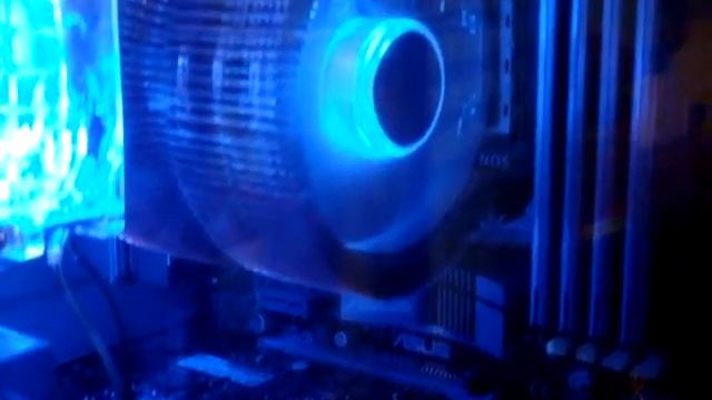 RAIDMAX SMILODON w/a Phenom II 1100T Running under a ZALMAN Cooler смотреть онлайн