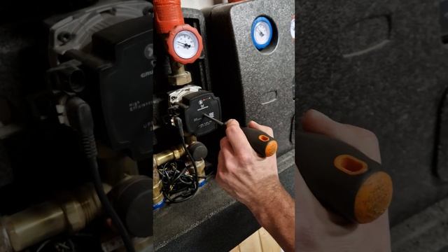 Błąd pompy Grundfos смотреть онлайн