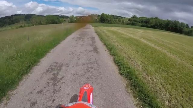 LE DÉCONFINEMENT À MOTO смотреть онлайн