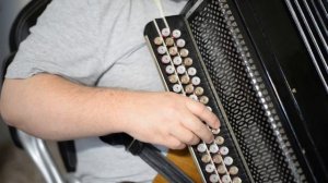 «Там, где клен шумит» Разбор песен на баяне ноты и аккорды.