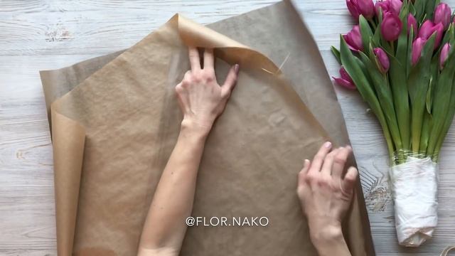 Как быстро и легко упаковать тюльпаны в бумагу крафт. смотреть онлайн