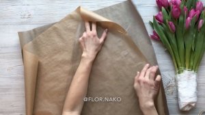 Как быстро и легко упаковать тюльпаны в бумагу крафт.