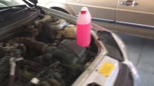 Priora за 100к Разваливается | меняем помпу смотреть онлайн