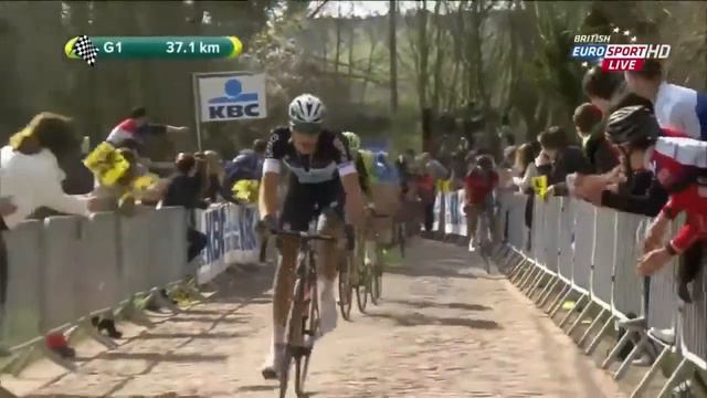 Etixx Quickstep rider goes to the front on the Taaienberg 2015 Ronde van Vlaanderen смотреть онлайн