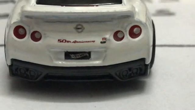 Hot Wheels Unboxing A 2017 Nissan GTR R35.