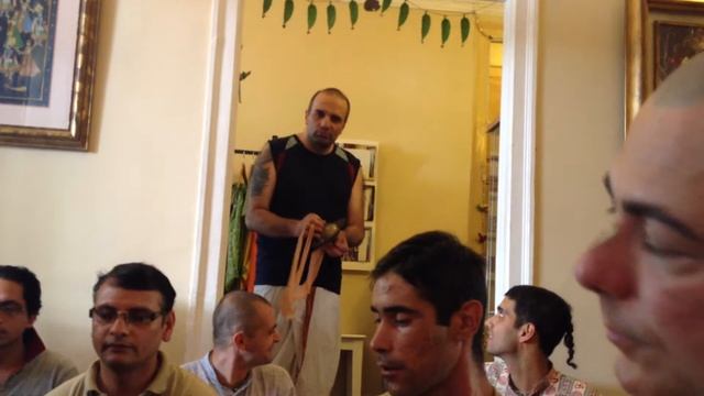 Hare Krishna Kirtan By Sri Nrisimha Prabhu - ISKCON Lisbon - Aug 4, 2013