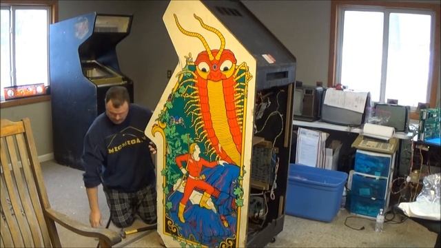 1982 Atari Millipede Arcade Game Refresh Part 8 - Coin Door and T-molding смотреть онлайн