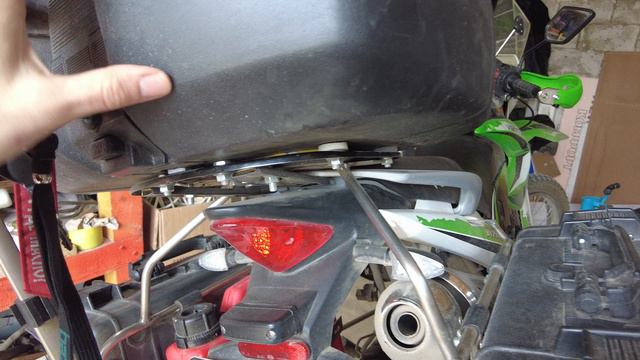 МотоХорс, кофр на 47 литров, 2 шлема. Спустя сезон эксплуатации.