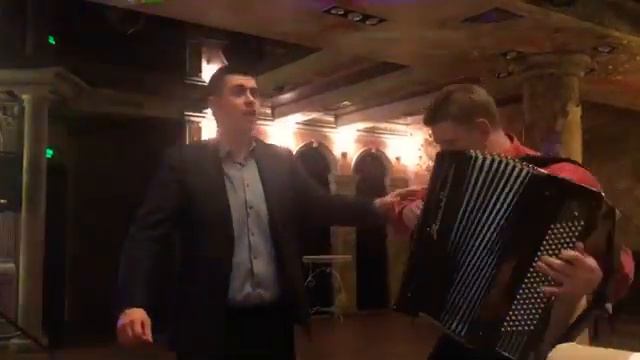 разорвал баян... спел так что аш.... смотреть онлайн