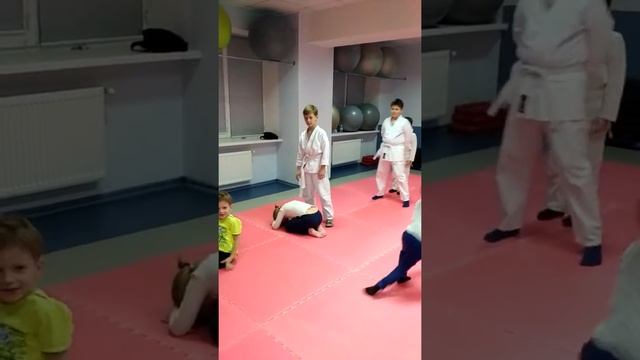 Кувырки через препятствие. Спортклуб Maxima. Айкидо Сенгенкан Сумы. смотреть онлайн