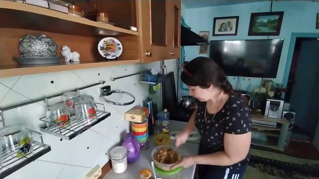 Замариновала шашлычки/печеночной салат /вечер в кругу семьи смотреть онлайн