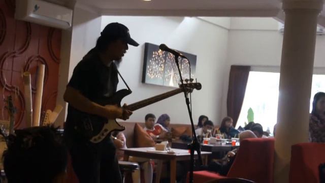 One Man Show Music with Bass - Yoyo Bashman смотреть онлайн