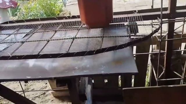 Дорожки на даче. туалет и душевая.из арт бетона Работа девочки Ани у себя на даче. смотреть онлайн